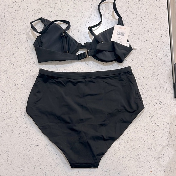 Andie Bombshell XS Bikini Top in black - Picture 2 of 4